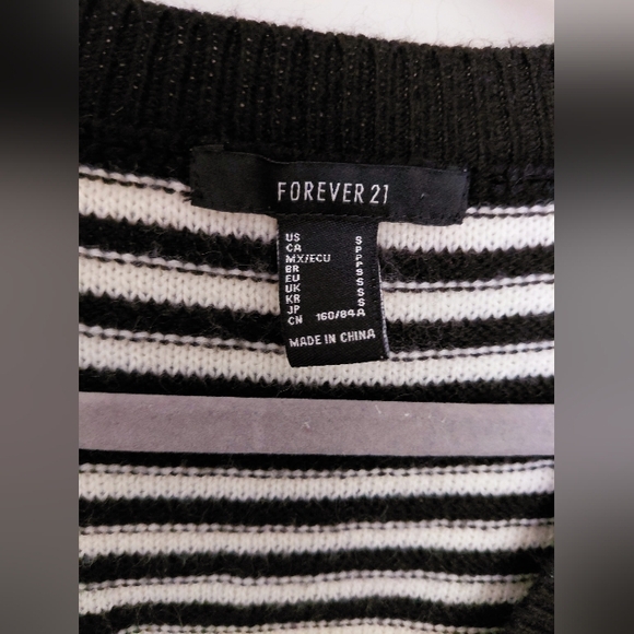 Forever 21 Black and White Striped Knit Vest - Picture 3 of 5